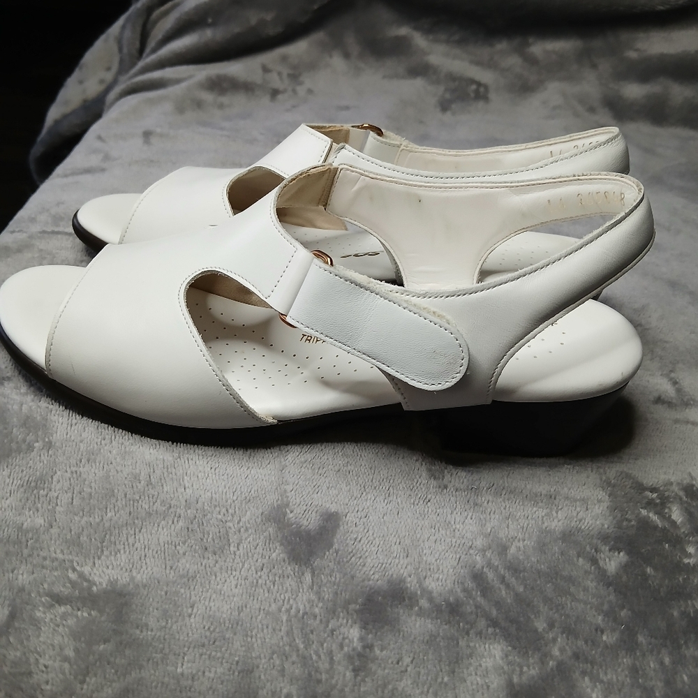SAS‎ White Leather Sandals - Picture 5 of 16